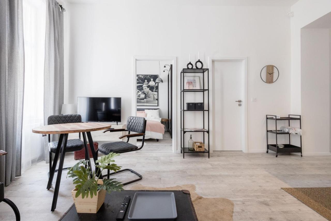 Two-Bedroom Apartment Next To Music Academy Budapest Exterior photo