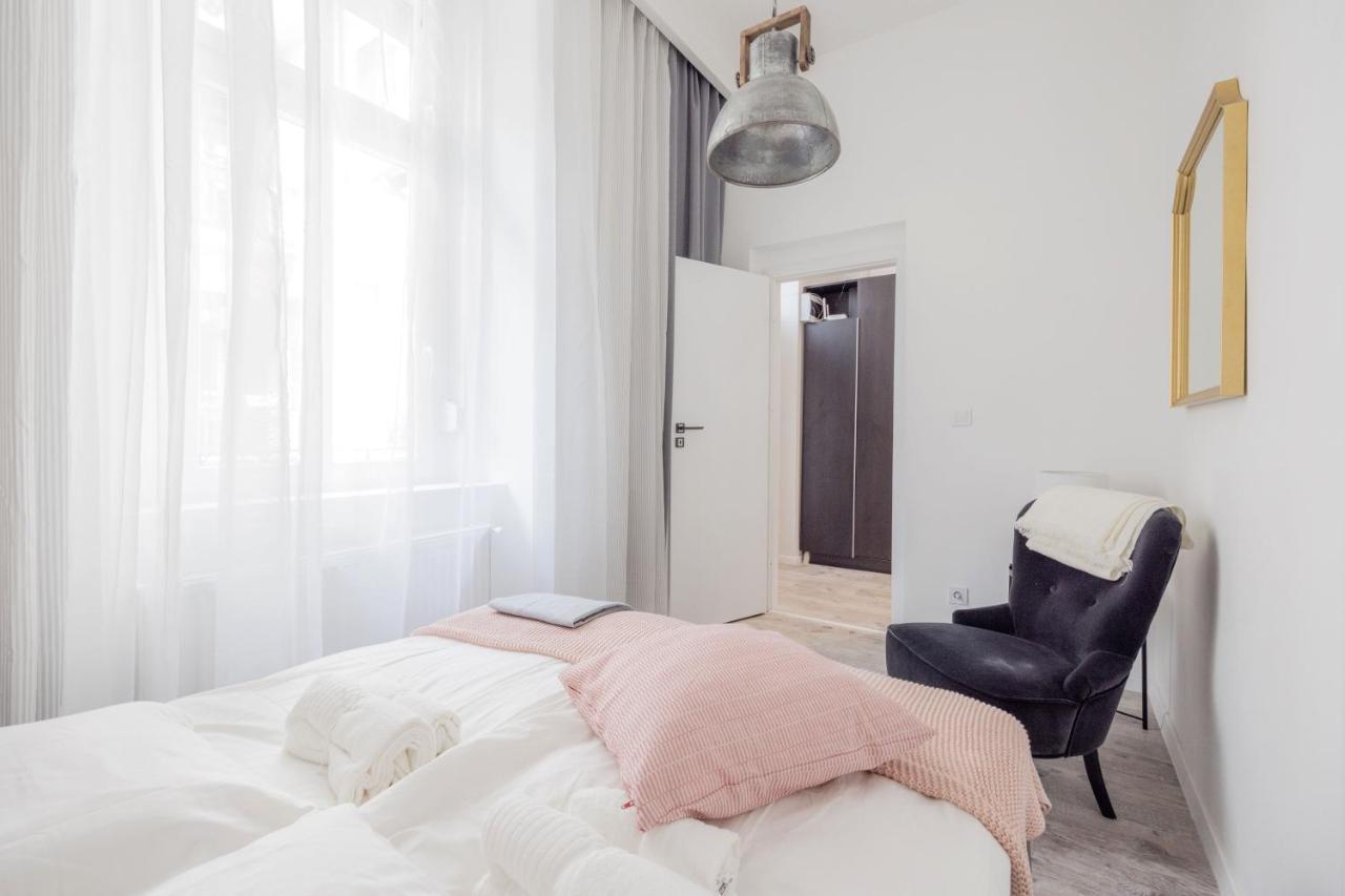 Two-Bedroom Apartment Next To Music Academy Budapest Exterior photo